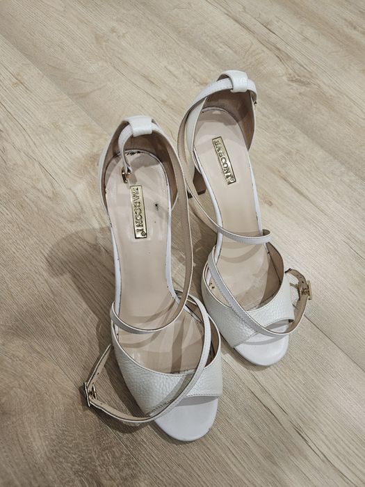 Белые туфли Basconi