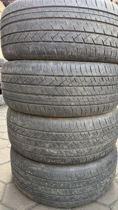 Продам комплект резины 235/50/18
