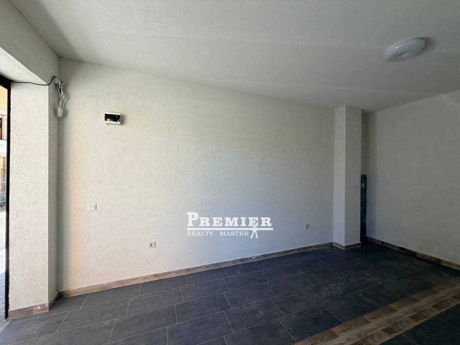 Просторен гараж с нов ремонт в Поморие - 27 м²