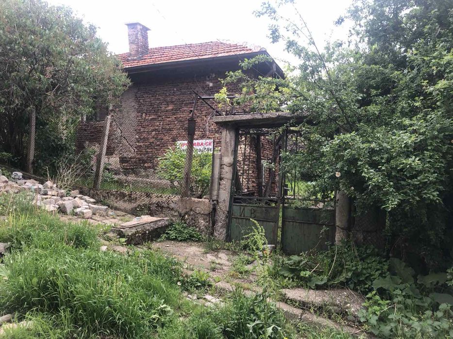 Продавам къща гр.Дипница