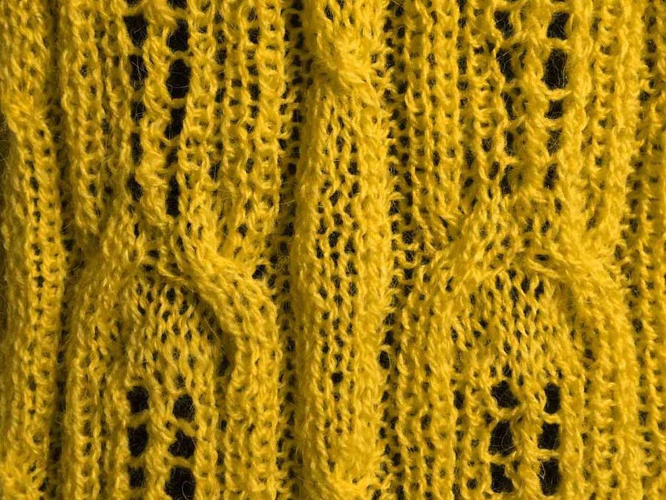 Вязаный пуловер ручной работы