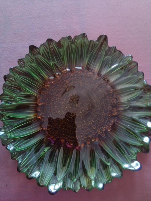 Голяма стъклена чиния слънце