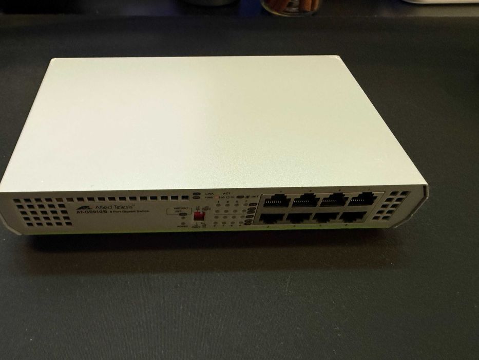 Switch Gigabit Ethernet neadministrat Allied Telesis AT-GS910/8
