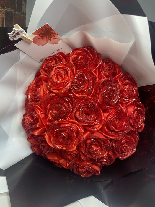 Розы из атласных лент