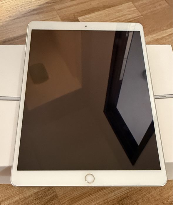 Vând Ipad Air Generatia a3a