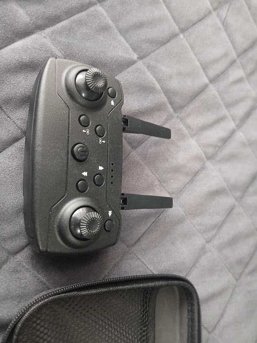 Продавам дрон , E88 Nova , чисто нов