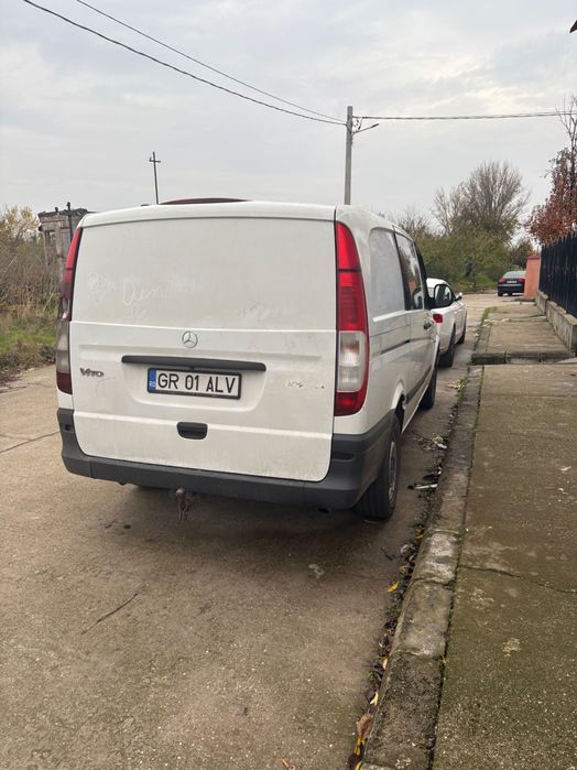 Vând Mercedes-Vito