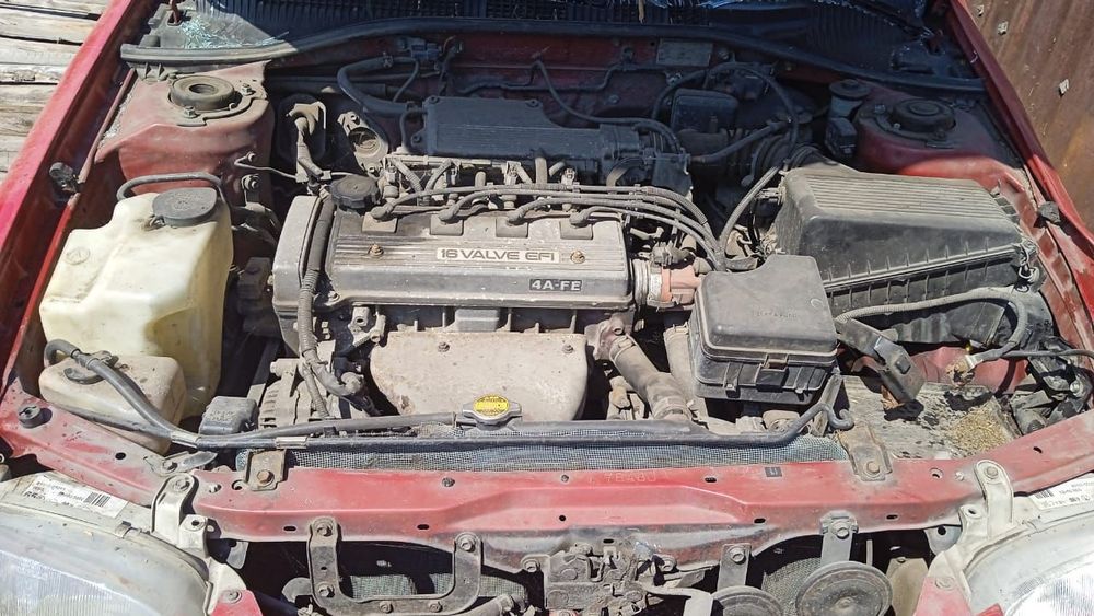 Тойота  карина  е  седан  на  разбор