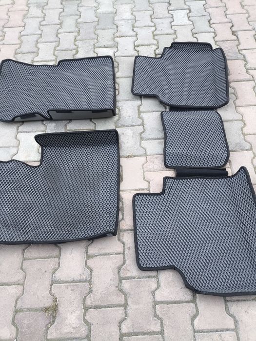 Продам полики на Киа