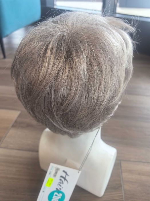 Перука чисто нова, к-т с шампоан