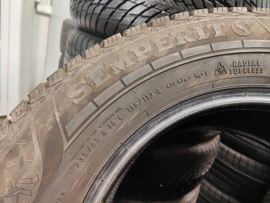 2бр.зимни гуми 235/65/16C Semperit