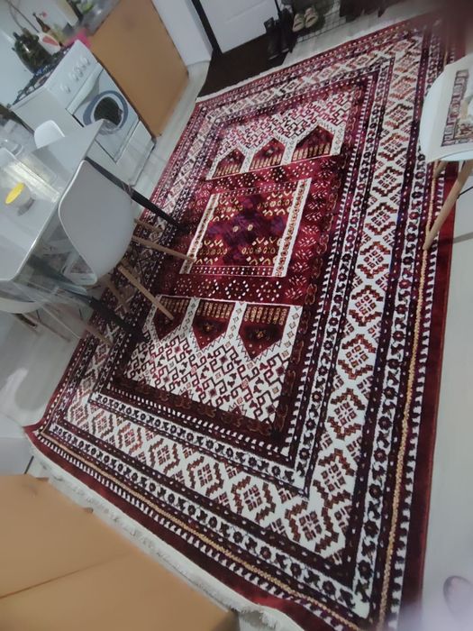 Продам ковёр 2х3