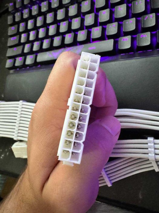 Кастомные белые кабели-удлинители для моддинга ПК