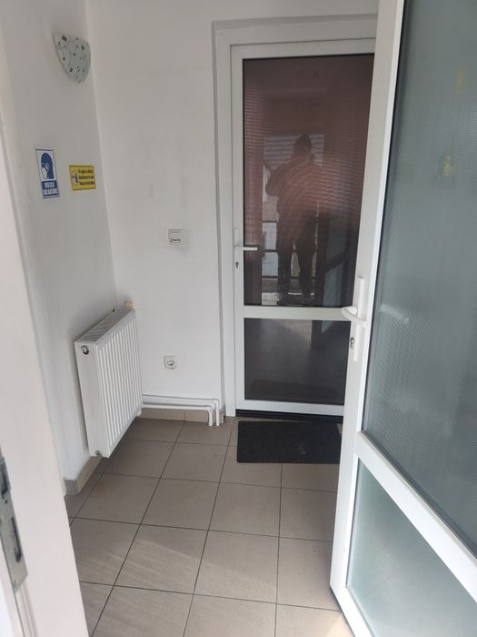 Ofer spre închiriere 60 mp/etajul, mansarda unei vile