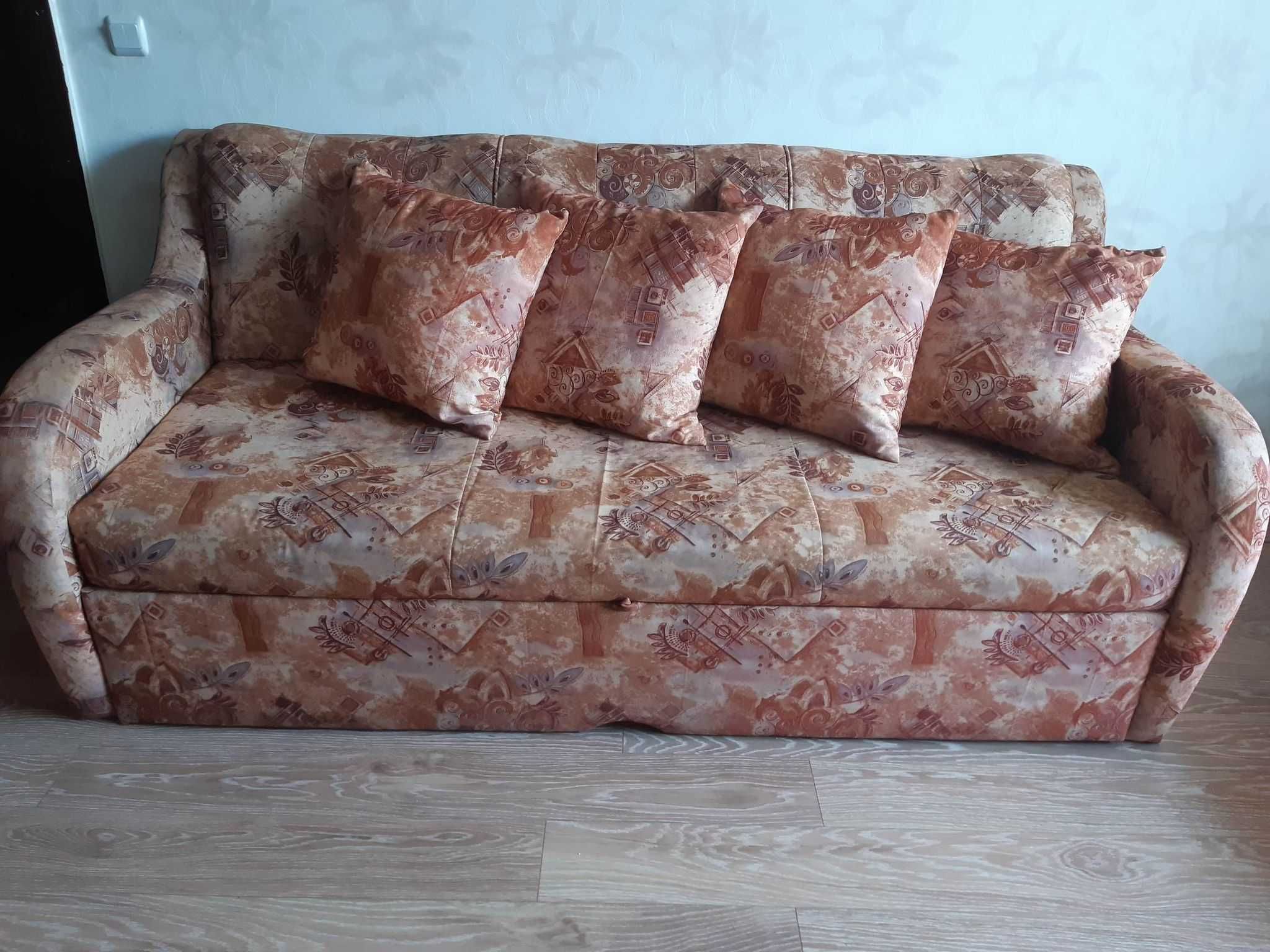 Разтегателен диван за спане /1,90 м. х 1,40м./ гр. Попово • OLX.bg