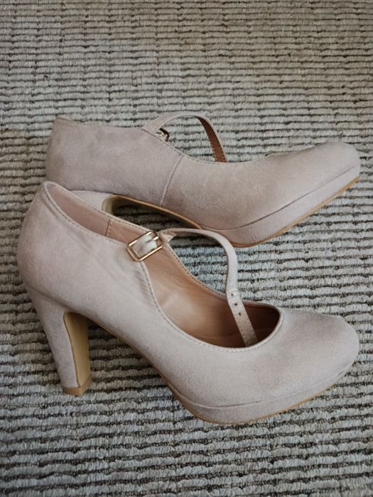 Pantofi cu toc, mărime 37
