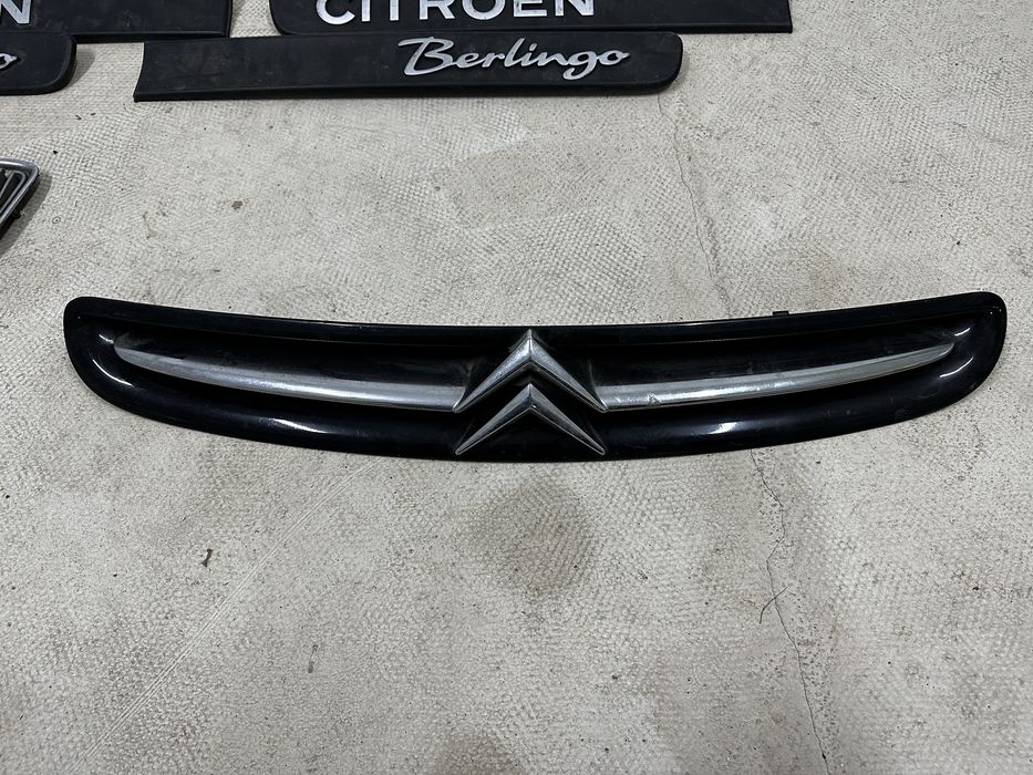 Решетки, маски, лайсни за Citroen , Volvo
