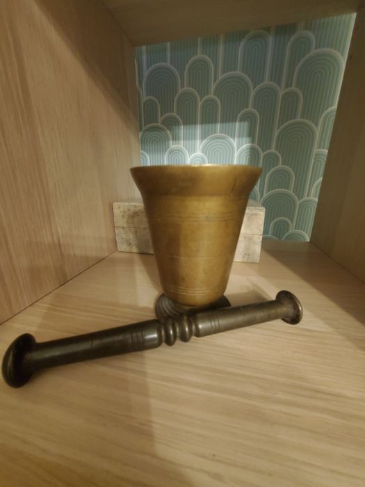 Mojar cu Pistil (2 modele vechi din bronz), rasnita veche alama