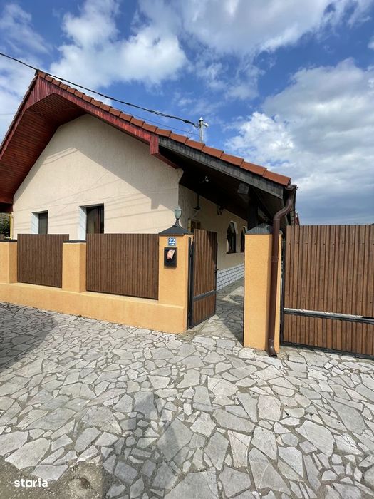 Casă spațioasă cu piscină și facilități moderne