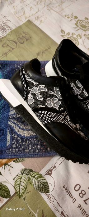 Massimo Zardi Сникърси естествена кожа.