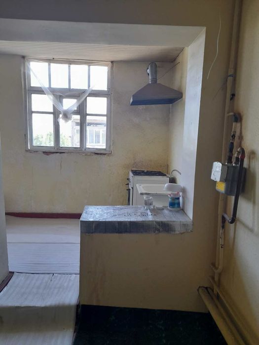 Kvartira srochna sotiladi