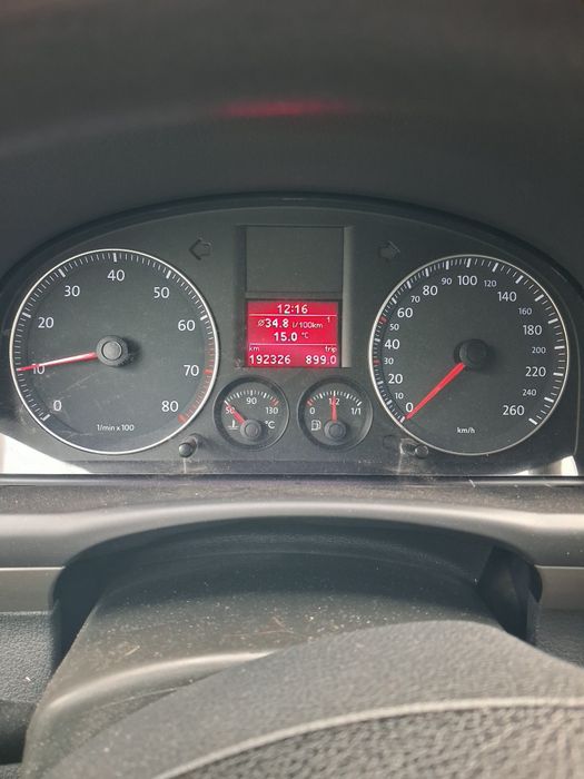 Volkswagen Touran benzină, 3.019 € — imagine 2