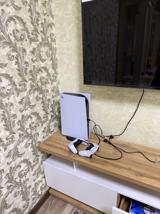 Ps 5 fat 1 tb sotiladi 450$