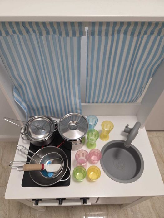 Bucatarie copii IKEA din lemn, cu accesorii