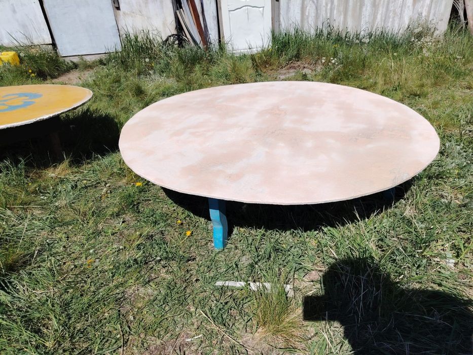 Продам 2 казахский стола