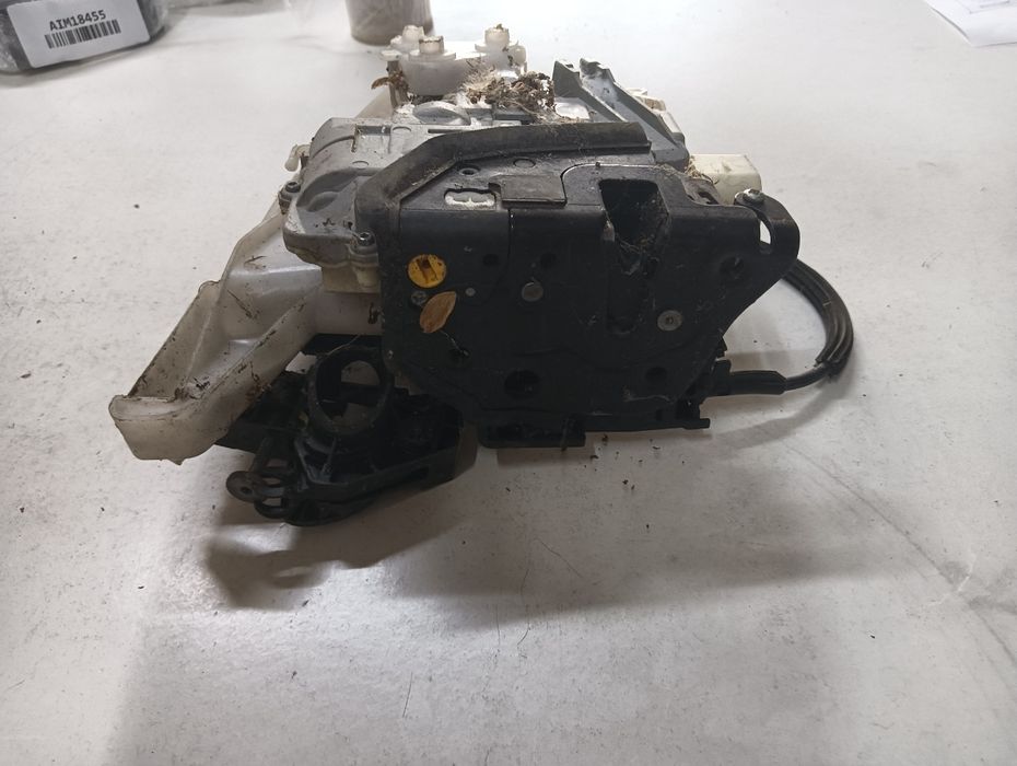 Broasca Usa Stanga Fata Volkswagen Passat 3C2 2005 - 2010 3C2837015A