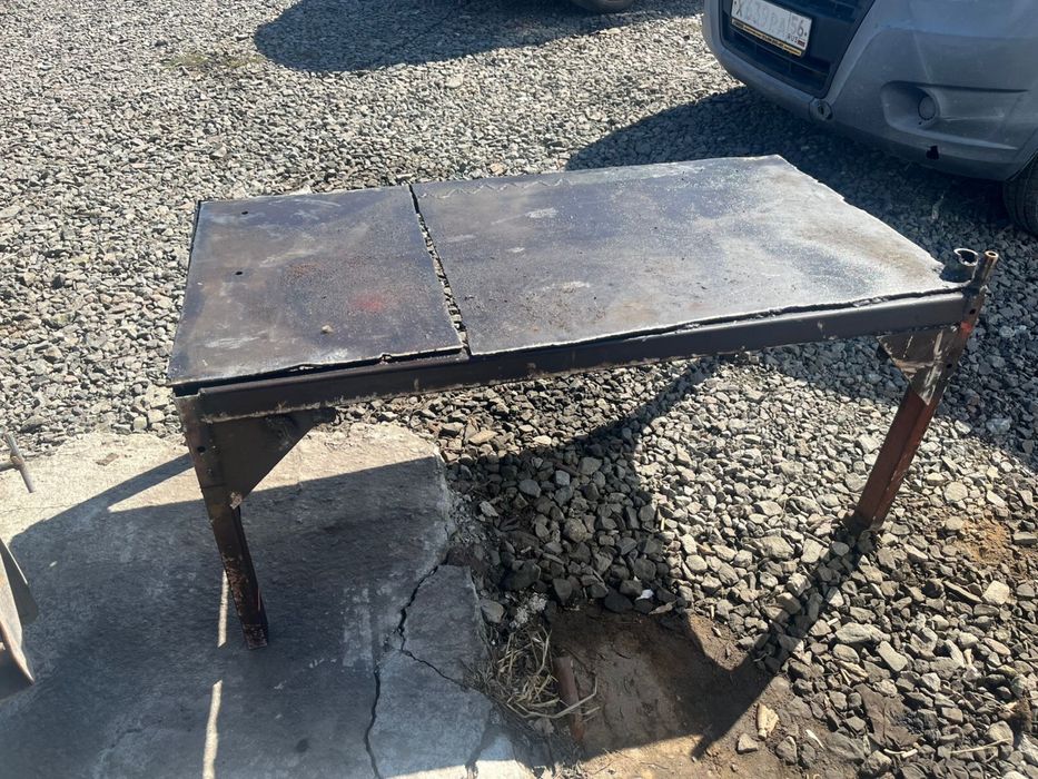 Железный стол для гоража