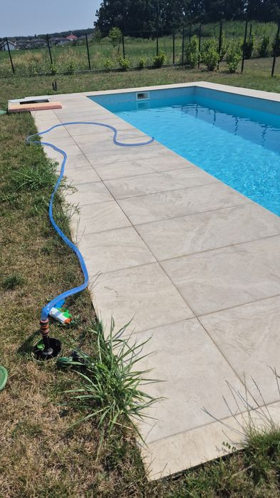 Servicii Profesionale Piscine: Construcție, Mentenanță și Montaj Liner