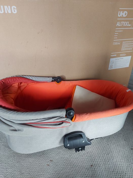 Детская коляска 3 в одном