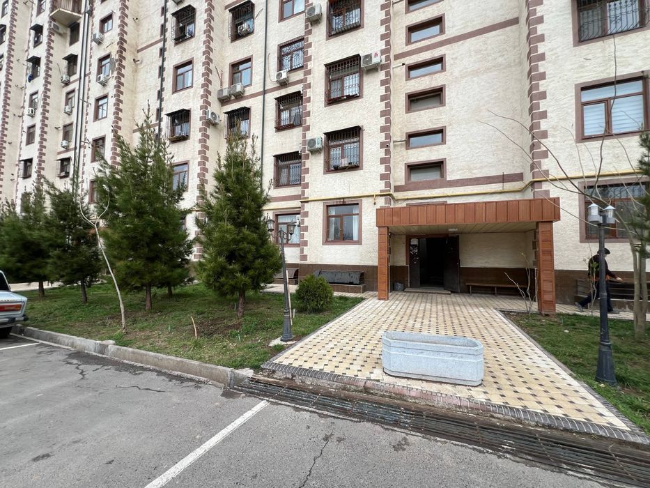 Аренда под офис недалеко метро Юнусабад! Юниверсам 2 линия! С мебелью!