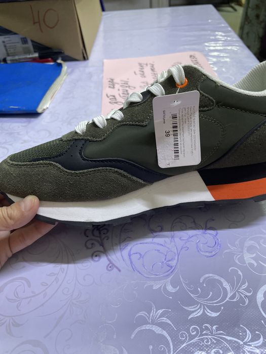 Продам мужские кроссовки.