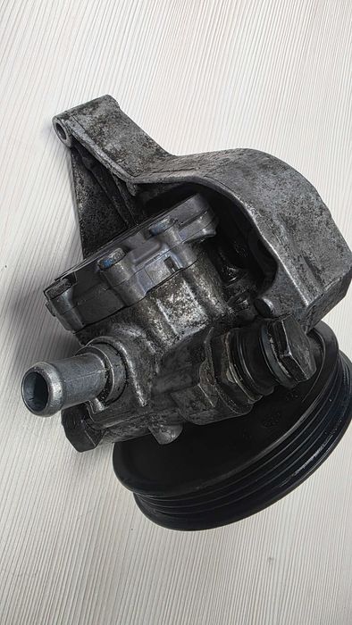 Vand pompa servodirectie BMW 325D 330D E90 E91 E92 M57