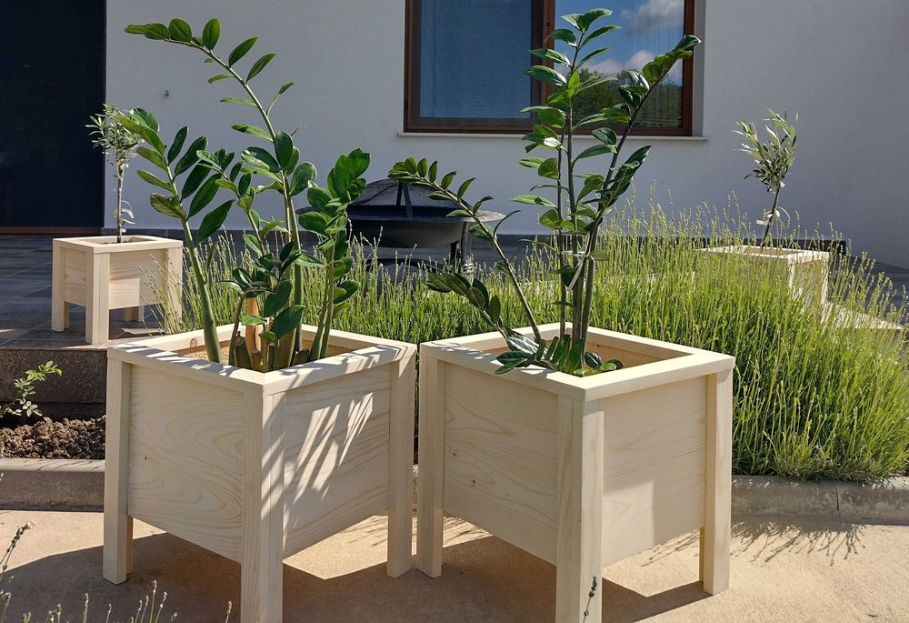 Кашпи, сандъчета, цветарници, къщи за птици