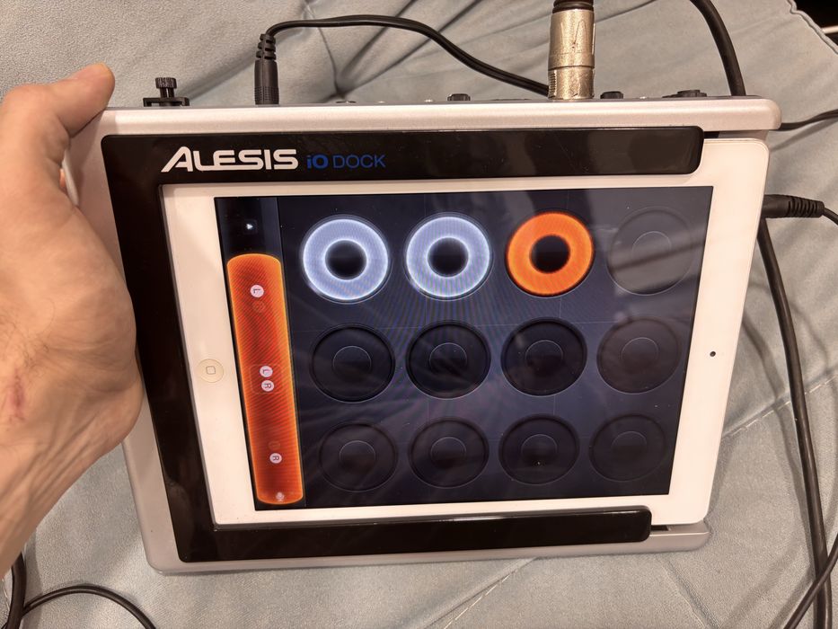 Alesis iO Dock док-станция/аудиоинтерфейс для iPad