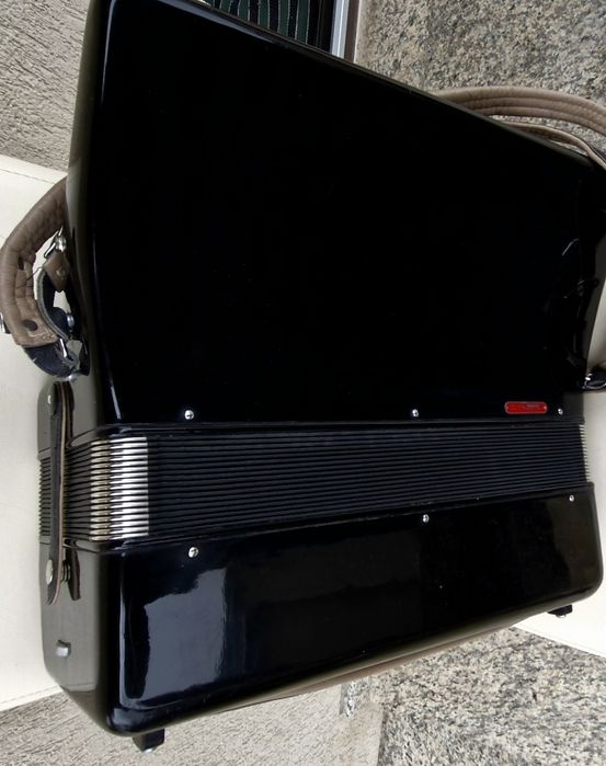 Acordeon italian  Baile cu 80 basi