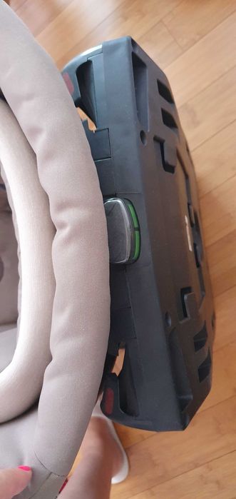 Столче за кола бебе Bebecomfort Axiss Въртящо се