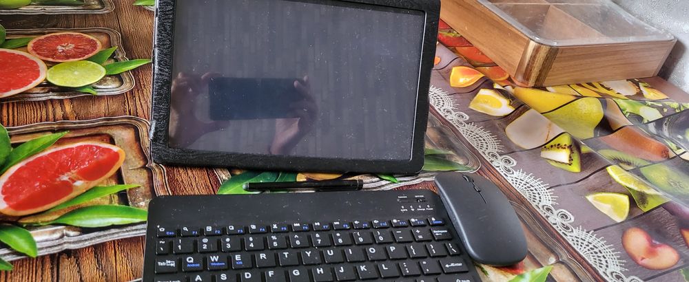 Новый планшет всё работает отлично состояние  просто нам не нужен