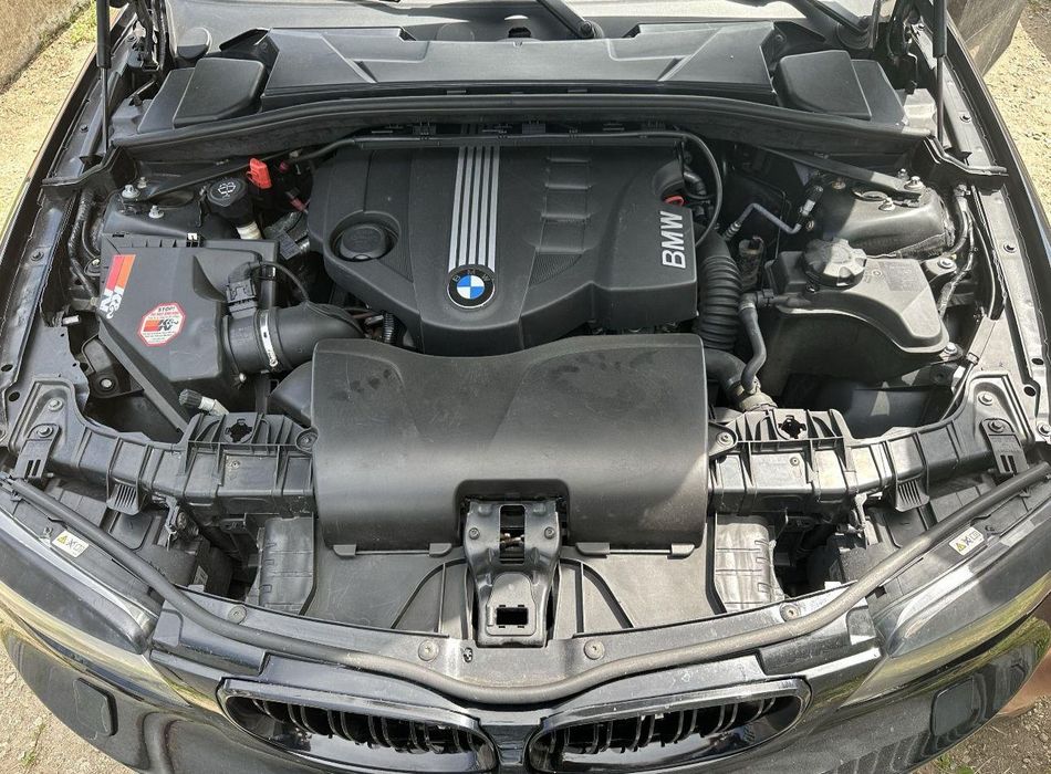 Vând auto BMW negru