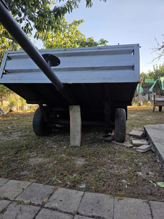 Vând remorcă solidă