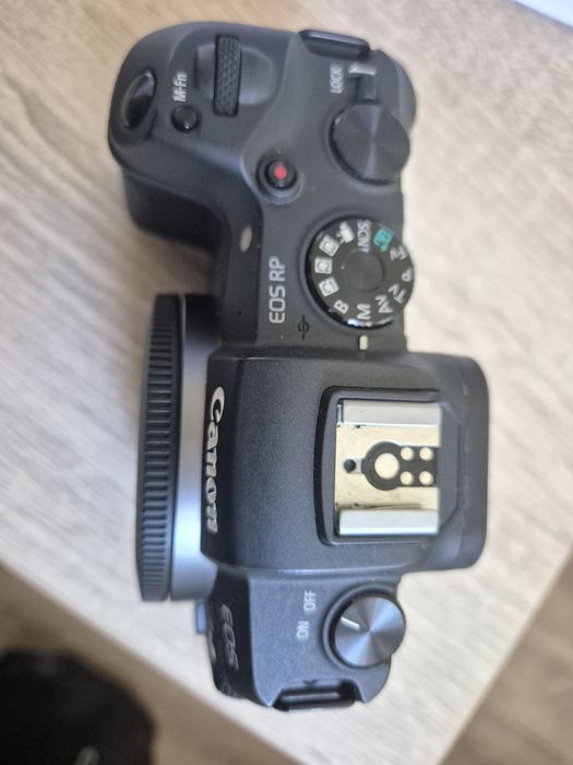 Aparat foto Canon eos R mirrorless + acumulatori si încărcător