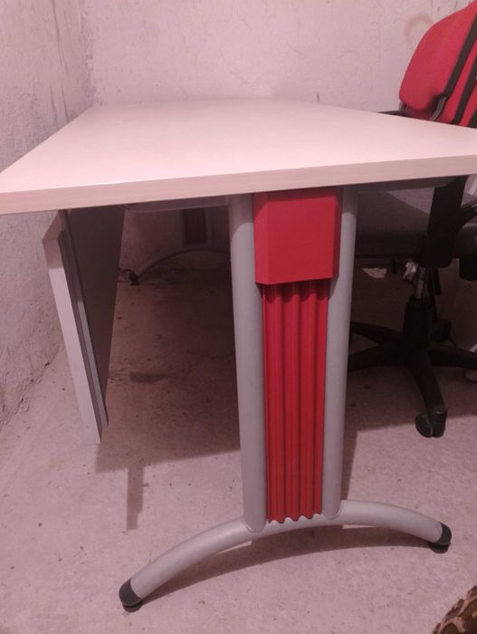 Бюро за офис или за детска стая.