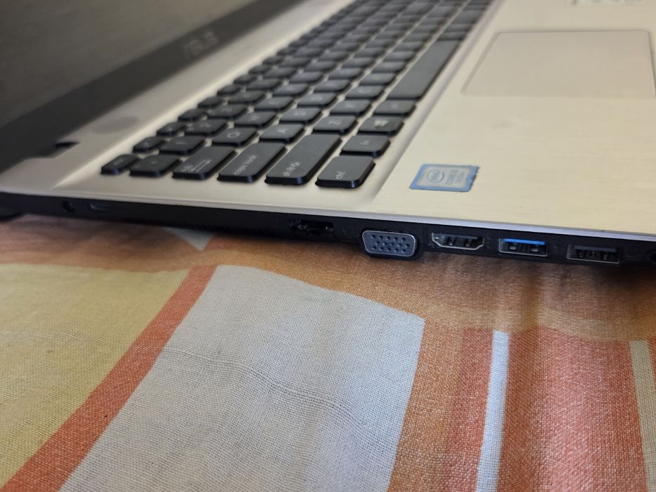 Vand Laptop ASUS