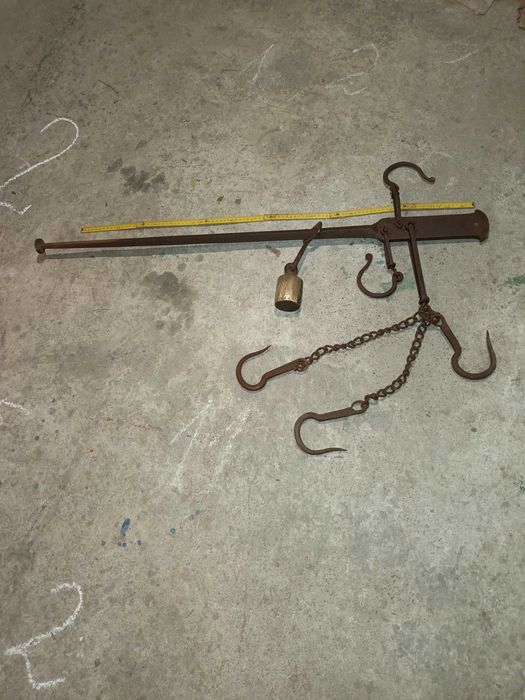 голям кантар работещ тегли до 100 килограма .