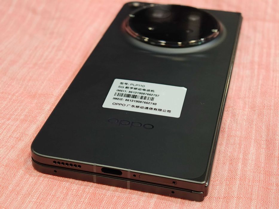 Нов Oppo Find N6 12/256 черен - сгъваем 8.12";SD8 Elite Gen5; 6000mAh; Hasselblad 200mpx