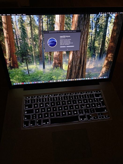 Laptop Apple MacBook Pro intel core i7,Tastatură luminată,Display mare de 17 inch led,8gb ram ddr3,SSD disk 130gb memorie,baterie nouă 169 de cicluri