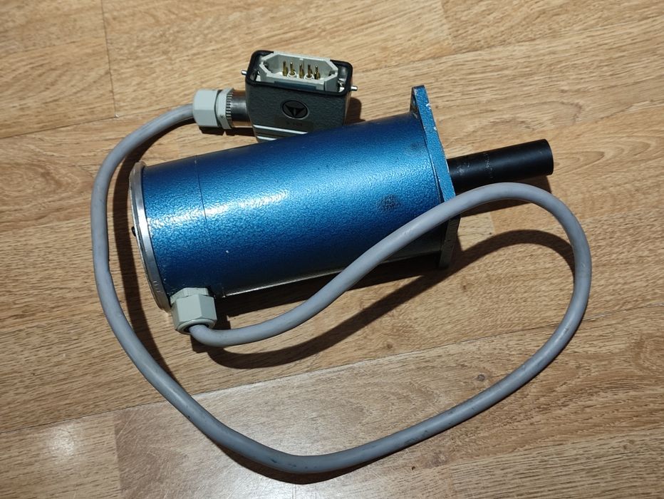 Стъпков Мотор / Електромотор 3,2 Nm / LENZE Germany